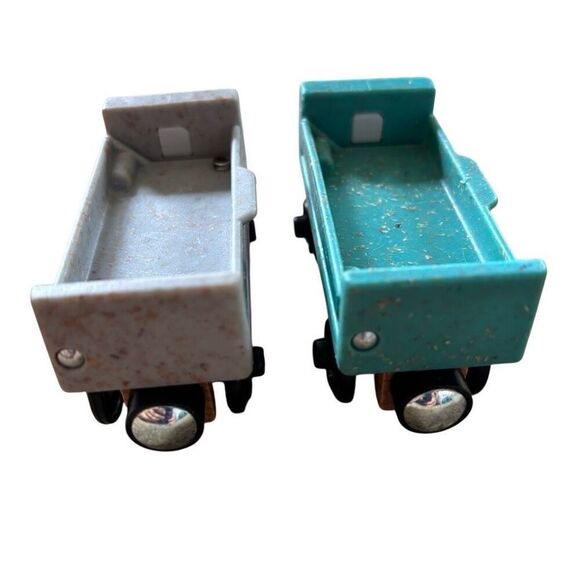 Thomas & Friends Wooden Train Lift & Load Cargo Troublesome Trucks - Picture 5 of 6